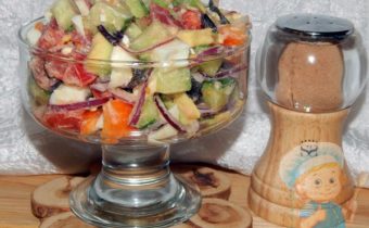 салат с авокадо и овощами рецепт с фото