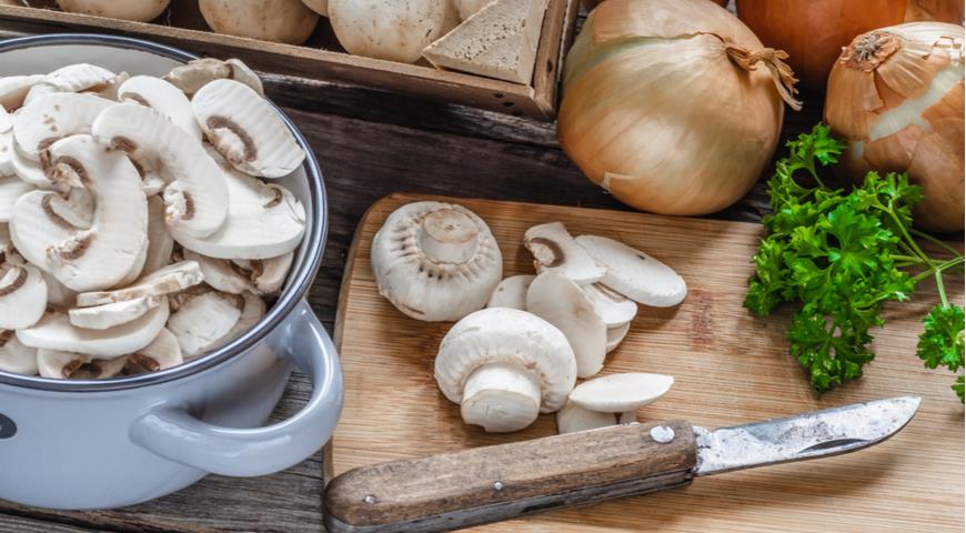 Рецепт приготовления куриного рулета с грибами